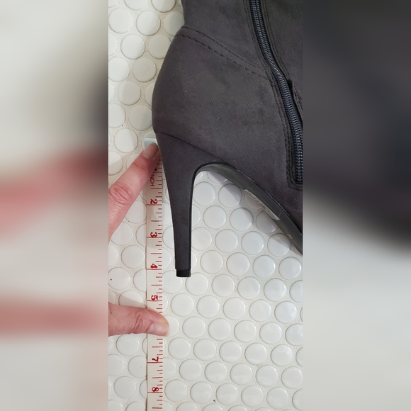 Le Chateau knee high boots - Picture 3 of 6